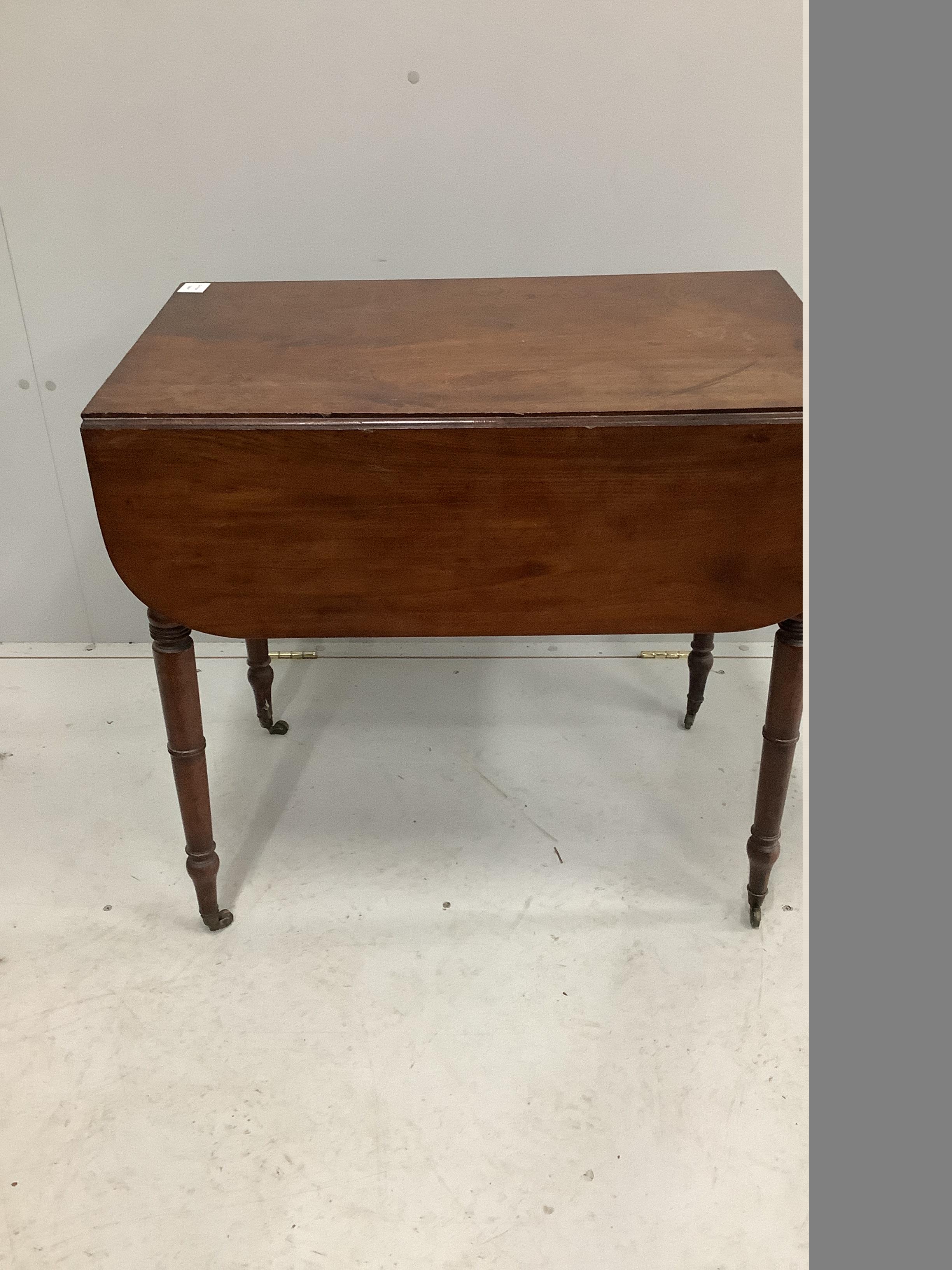 A Regency mahogany Pembroke table, width 48cm, depth 75cm, height 70cm